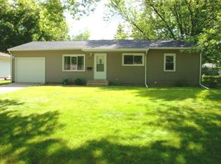 715 Southview Dr SW, Hutchinson, MN 55350
