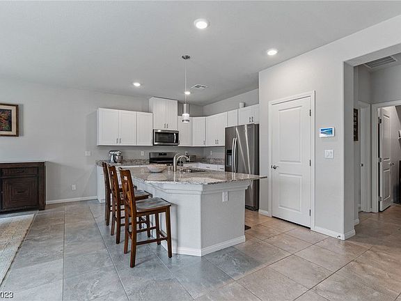 3rd image of 7845 Warm Winds St