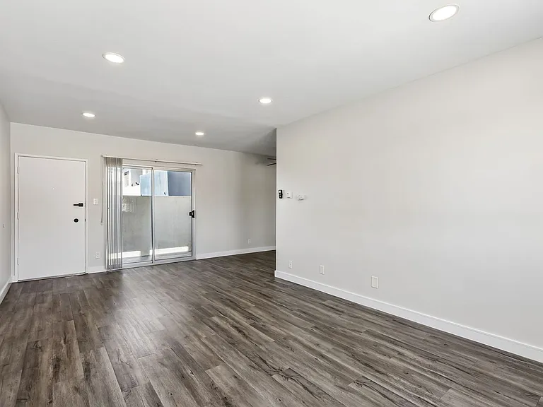 11645 Gorham Ave — Photo 26