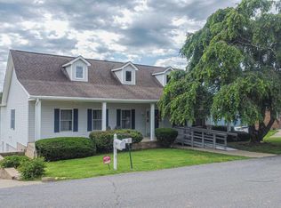 87 Eagle Point Dr, Eddyville, KY 42038