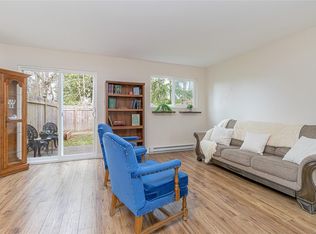 495 1st Ave W #8, Qualicum Beach, BC V9K 1P1