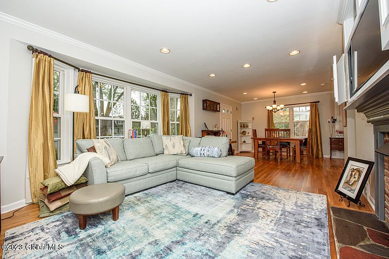 5th image of 30 Mayfair Drive