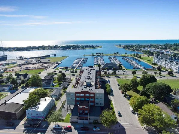 105 W Danaher St Unit 201, Ludington, MI 49431