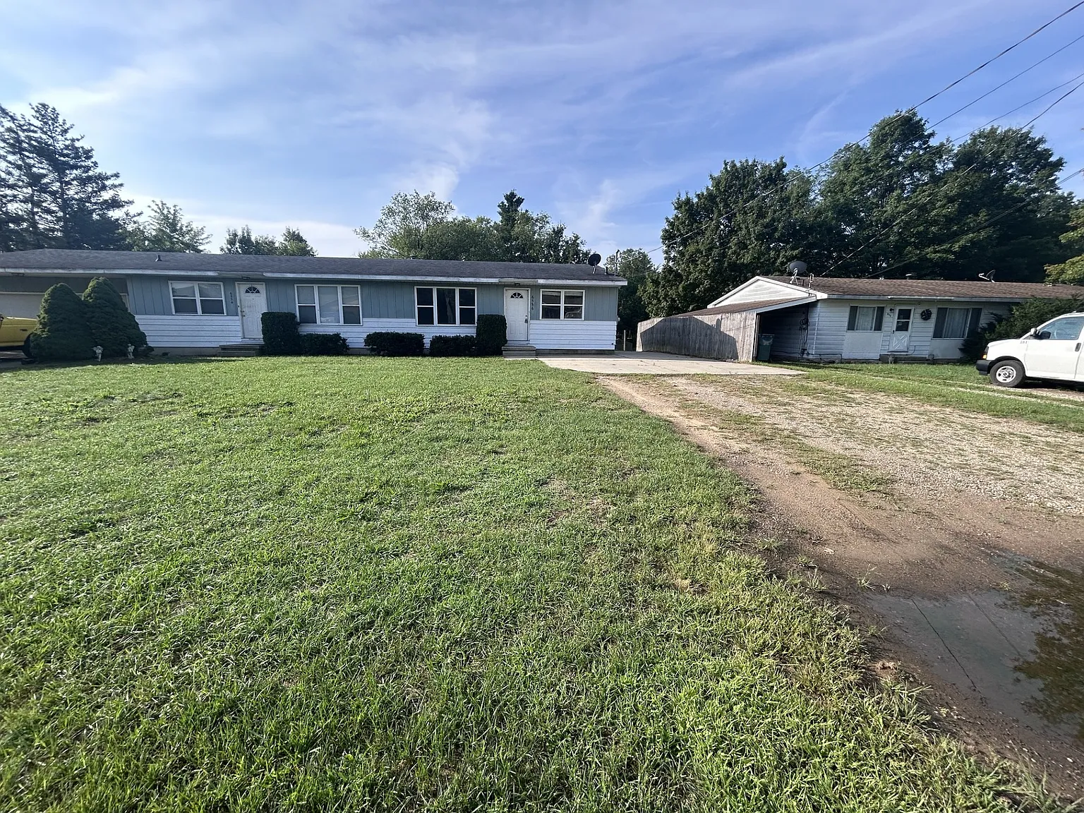 3 bed, 1600 sqft, $1,400 — Photo 1