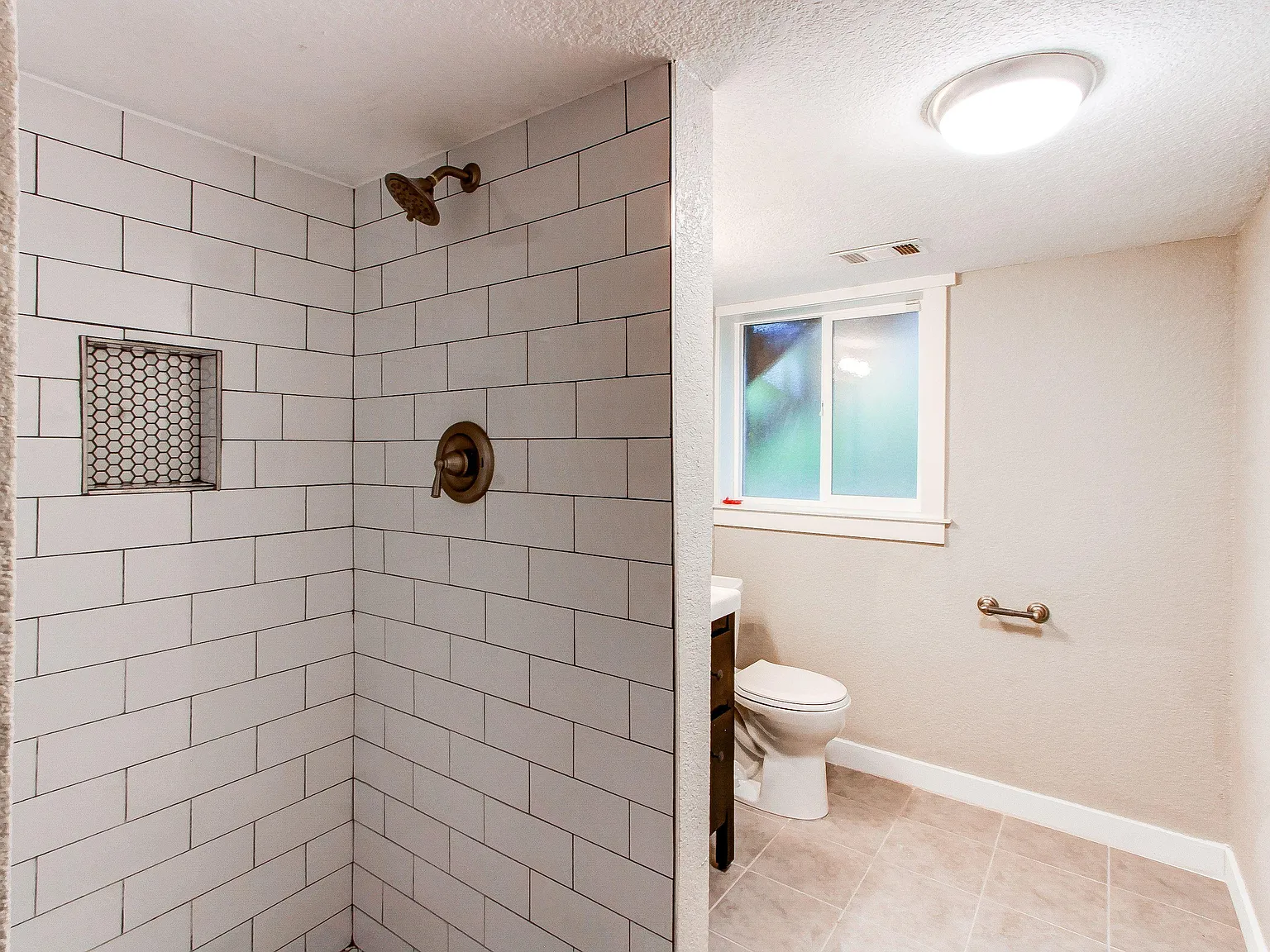 4 bed, 8.0 bath, 2870 sqft, $1,139 — Photo 2