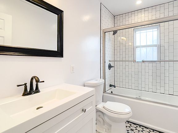 3rd image of 5701 San Vicente Blvd APT 1