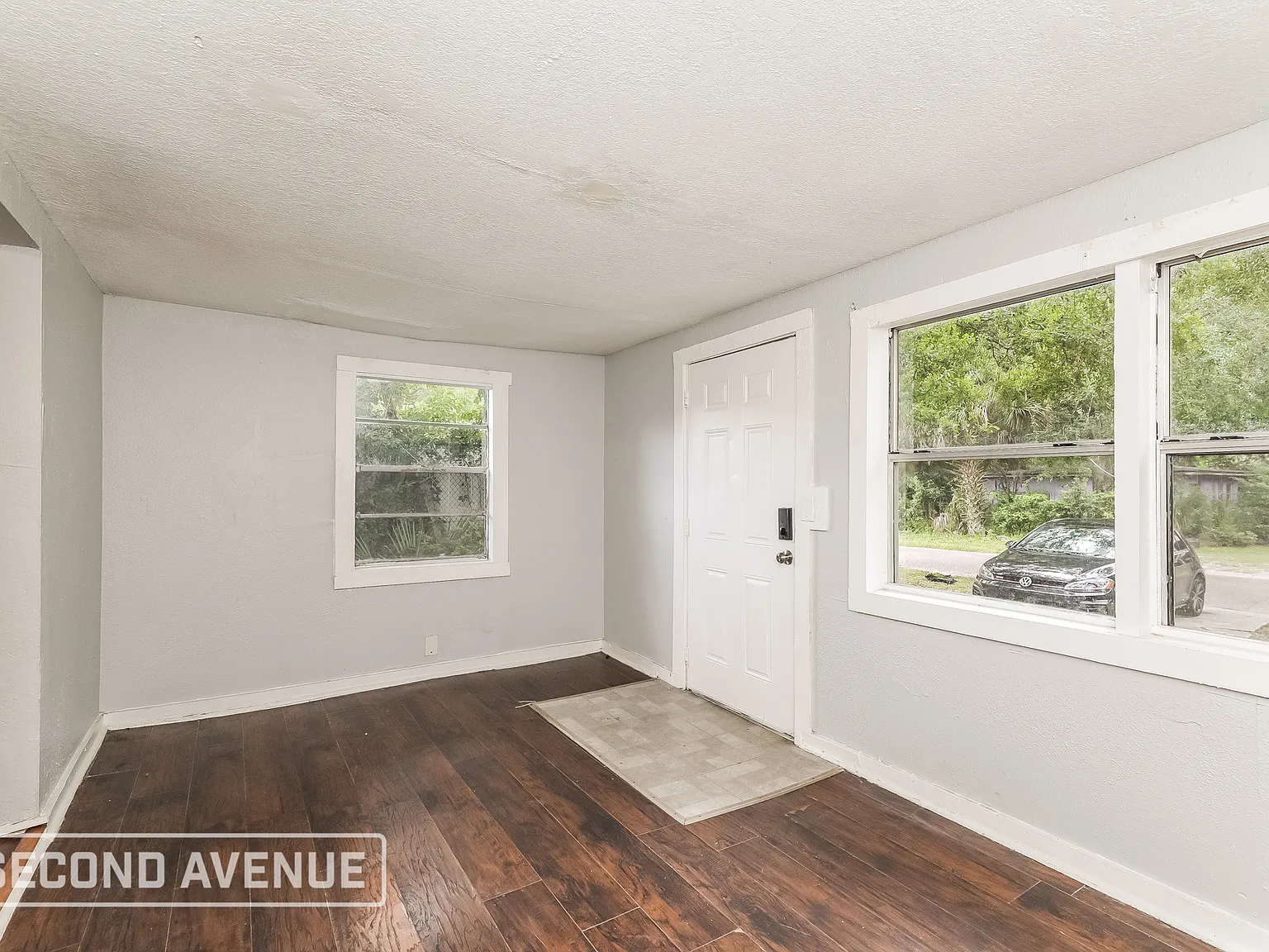 3 bed, 2.0 bath, 1296 sqft, $1,350 — Photo 2