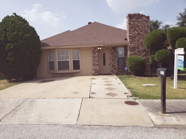 2217 Rockwood Dr, Carrollton, TX 75007