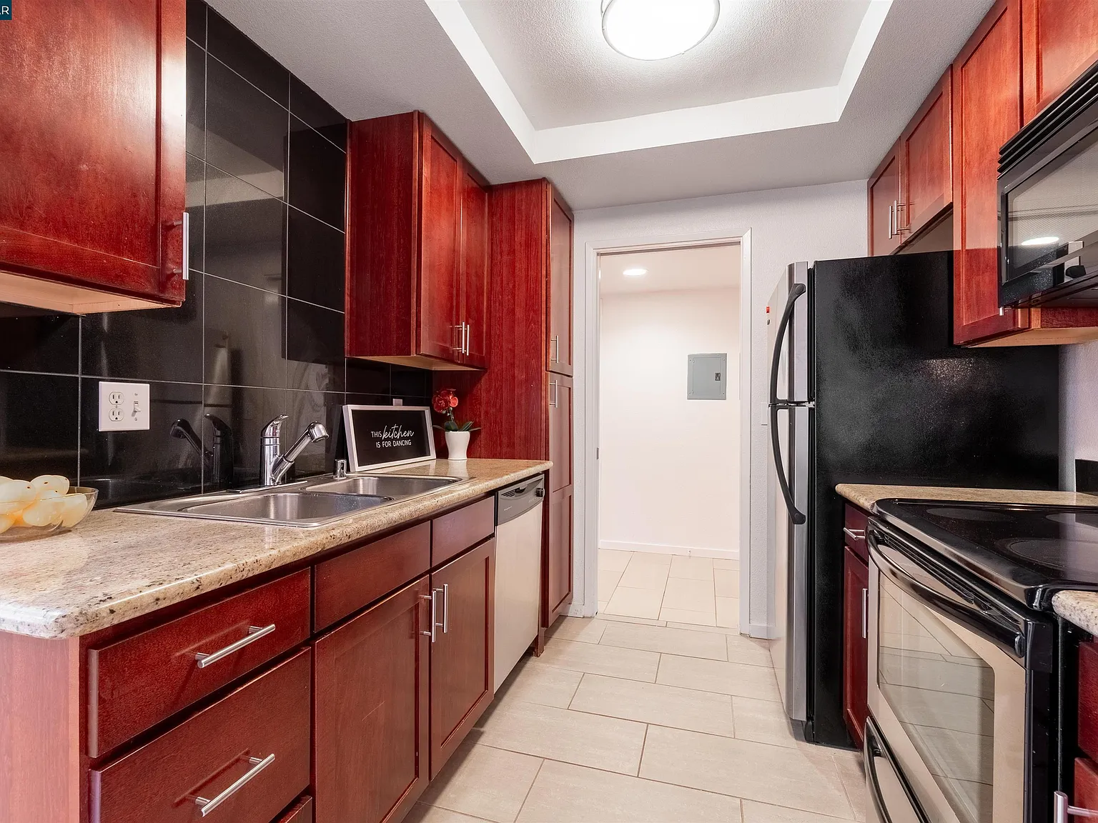 2 bed, 1056 sqft, $2,700 — Photo 3