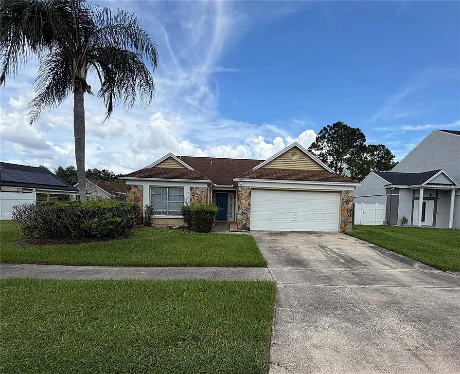 3 bed, 2.0 bath, 1388 sqft, $2,095 — Photo 1
