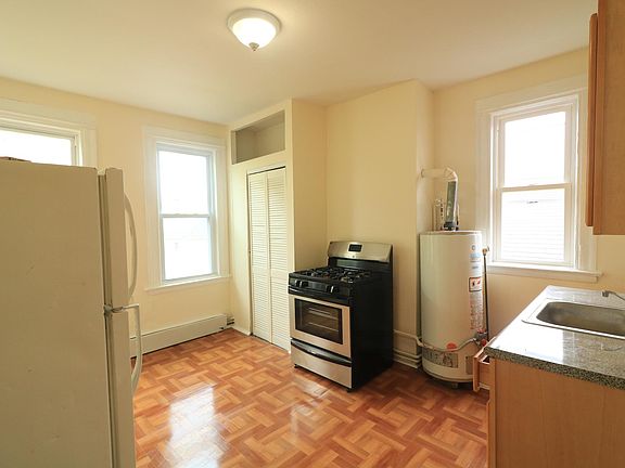 3rd image of 77 Clarke Ave APT 5