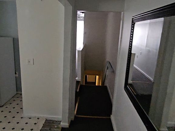 4th image of 801 W 7th St #2