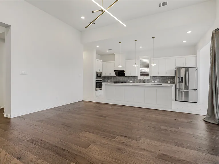 8308 Pine Valley Dr — Photo 22