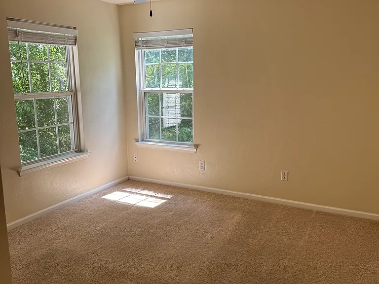 102 Elm Tree Ct — Photo 14