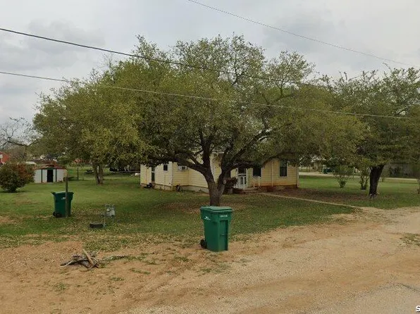 303 Campbell, Jourdanton, TX 78026