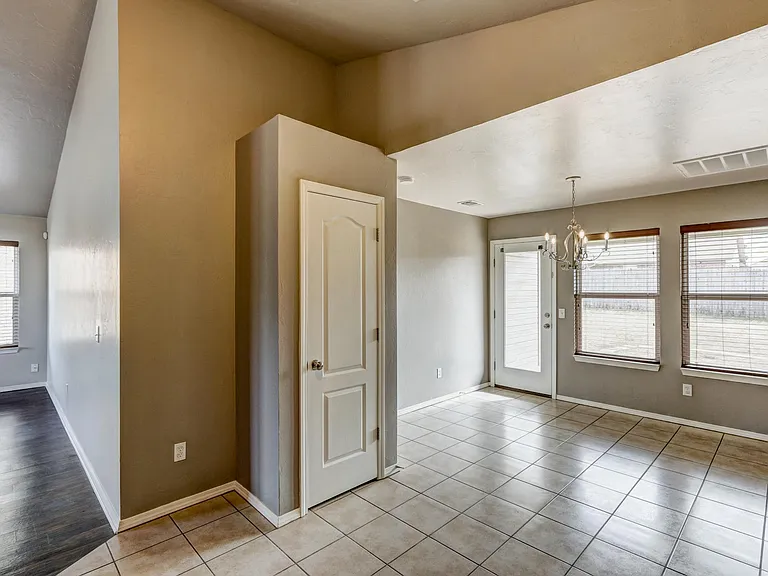9528 SW 24th Ter — Photo 10