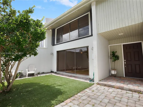 6611 SW 70th Ln #27, South Miami, FL 33143