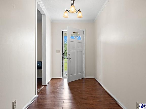 4th image of 220 Homestead Ct