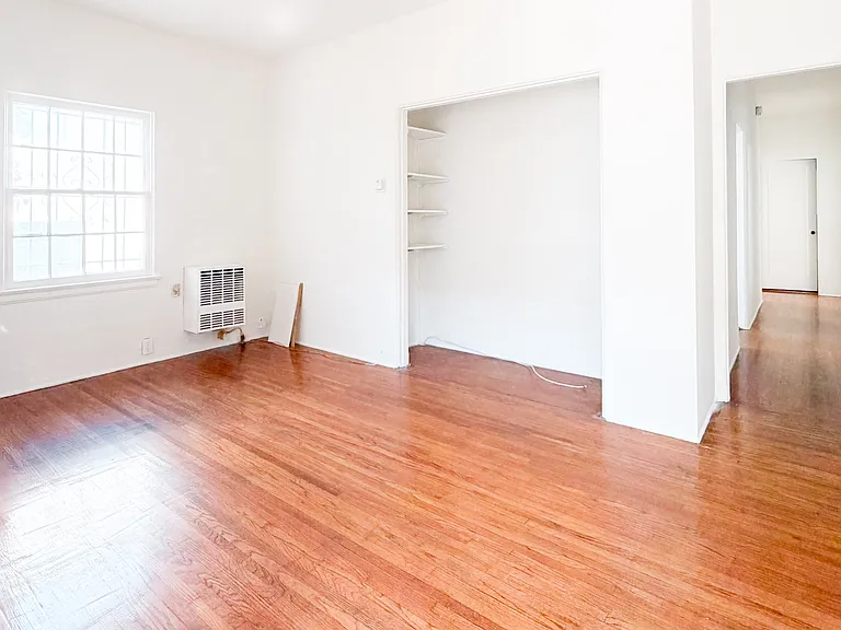 240 N Hoover St — Photo 1