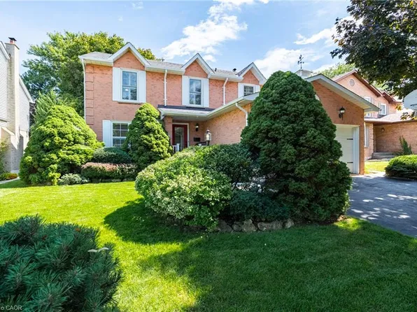 3212 Pinemeadow Dr, Burlington, ON L7M 2N7