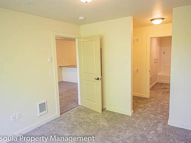American Way Apartments — Photo 19