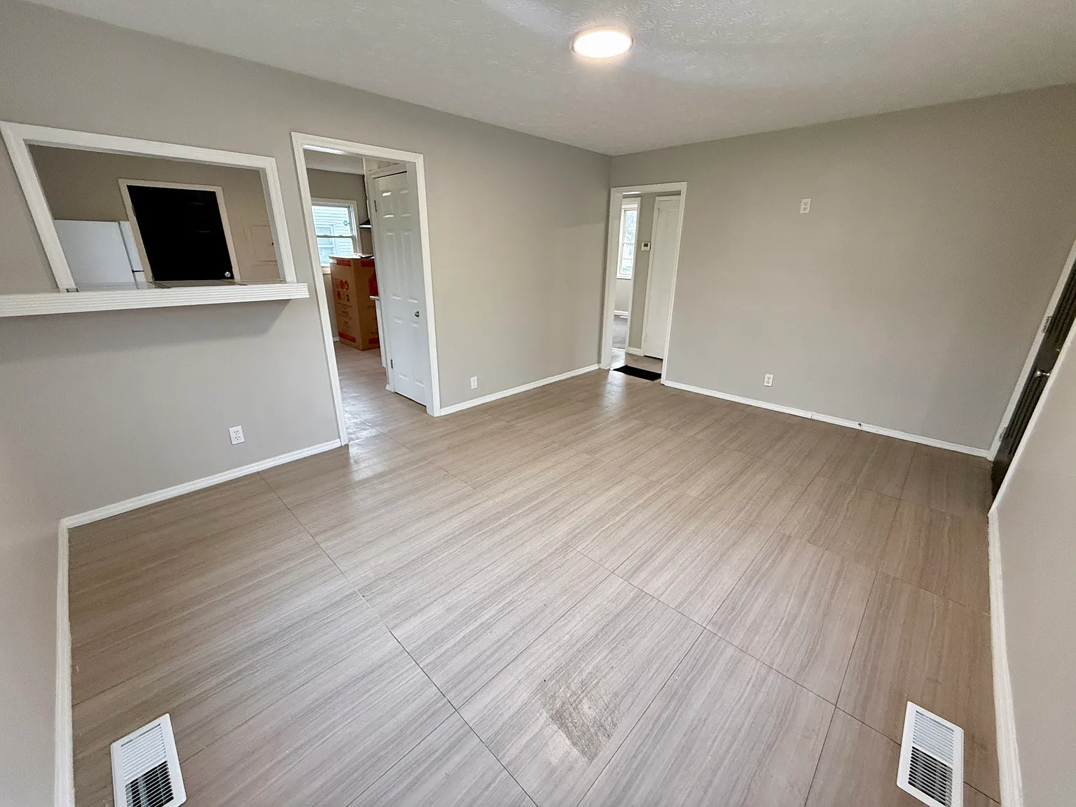 2 bed, 752 sqft, $1,100 — Photo 2