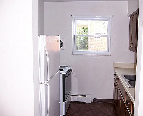 OHIO PIKE TERRACE APPARTMENTS — Photo 3