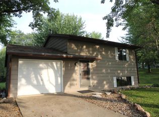 8 25th St, Spirit Lake, IA 51360