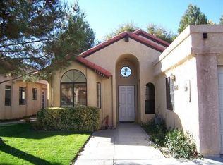 11624 Locust Ln, Apple Valley, CA 92308