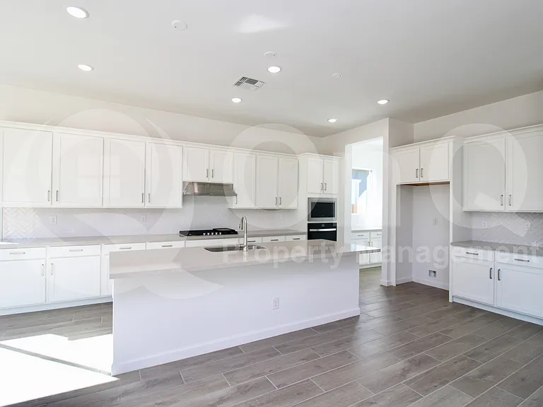 22677 E Lords Way — Photo 3