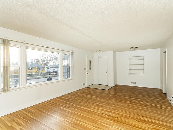4th image of 1413 16th Ave NW