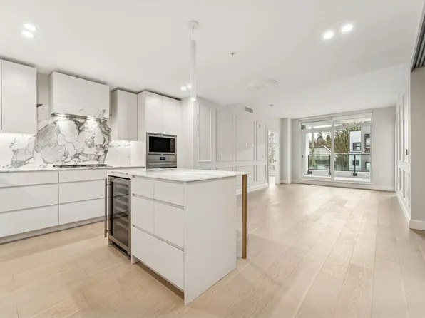3668 W 10th Ave #304, Vancouver, BC V6R 2E8