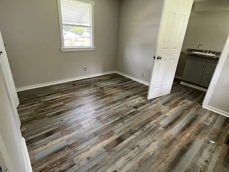 304 Queens Rd — Photo 13
