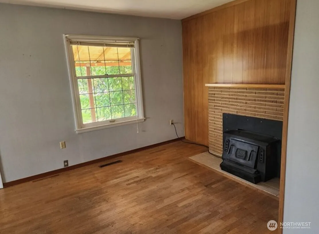 3 bed, 2.0 bath, 1100 sqft, $2,000 — Photo 3