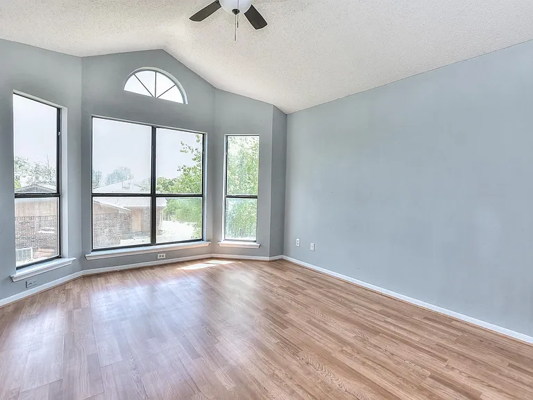 1202 Southwalk St — Photo 17
