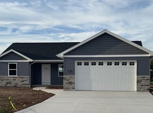 531 Willow Ct, New London, WI 54961