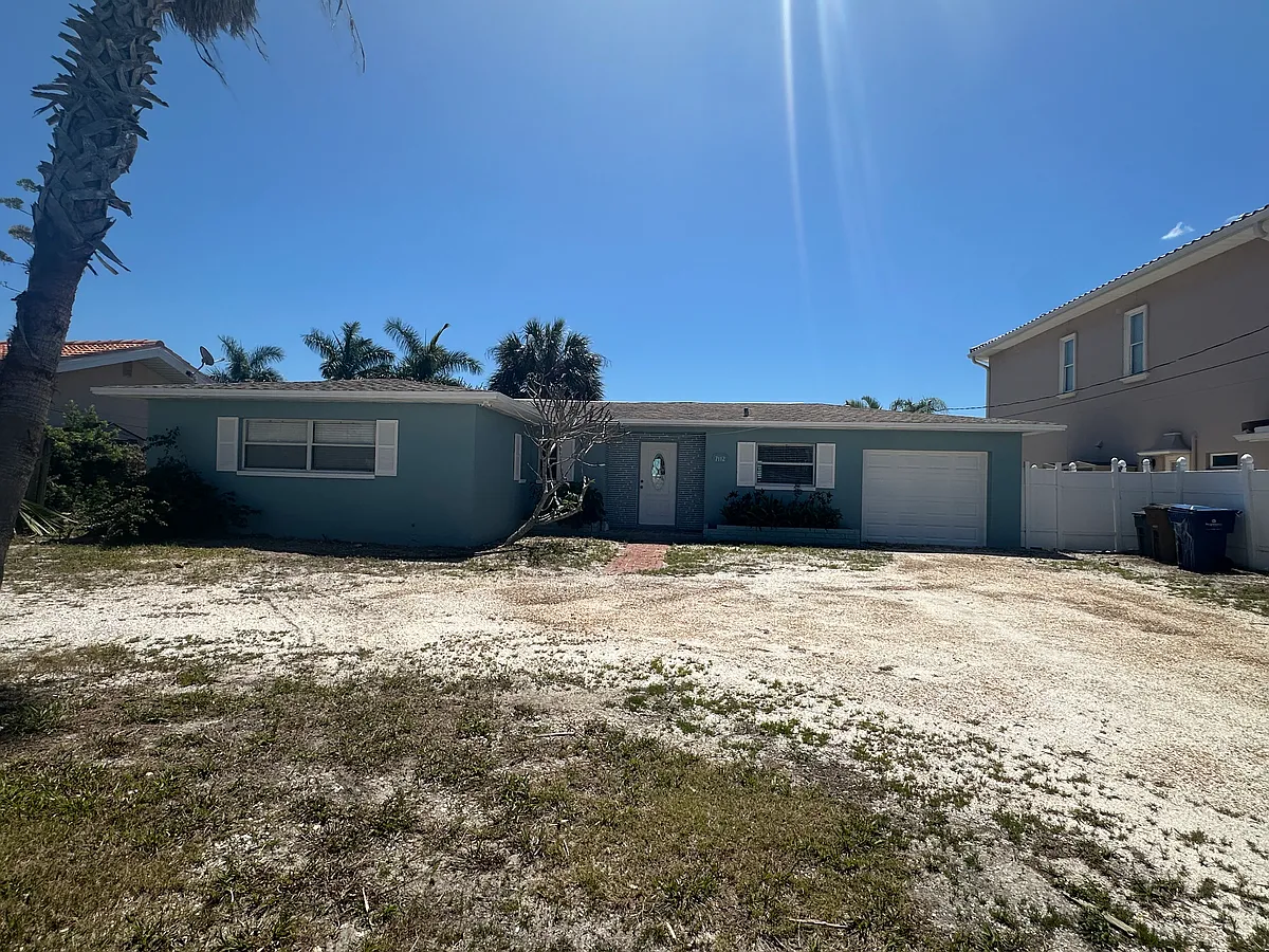 Building Photo - 7112 S Shore Dr S