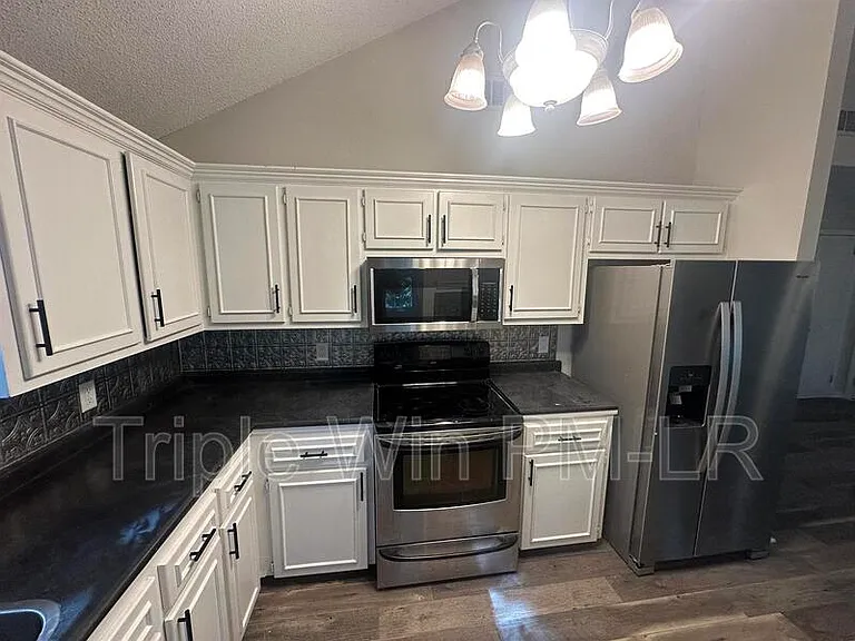 5900 Foxboro Dr — Photo 7