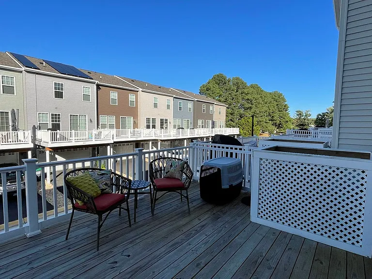 1812 Briscoe Ln — Photo 13