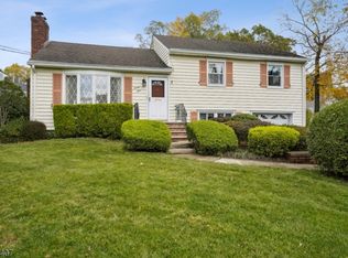 24 Appletree Ln, Morris Plains, NJ 07950