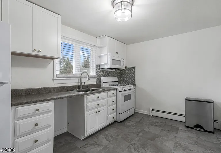 35 Bernards Ave — Photo 9
