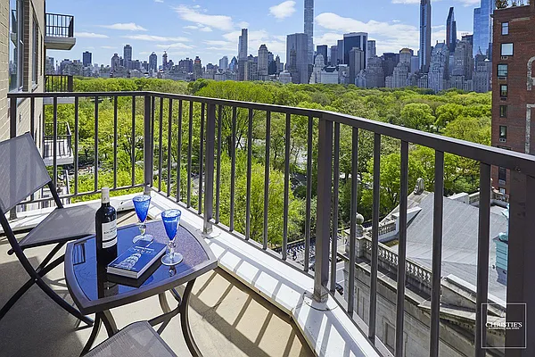 Sold by Christie's International Real Estate Group, LLC | media 17