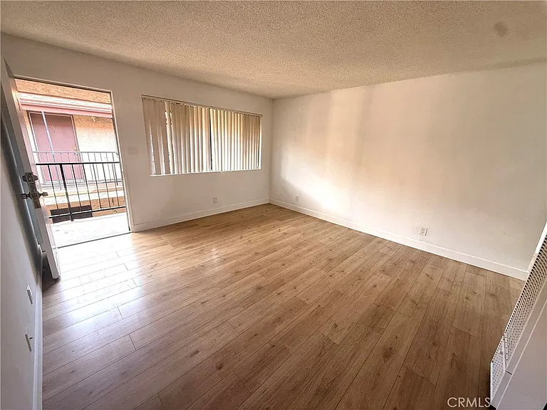 469 W Oliver St #3 — Photo 10