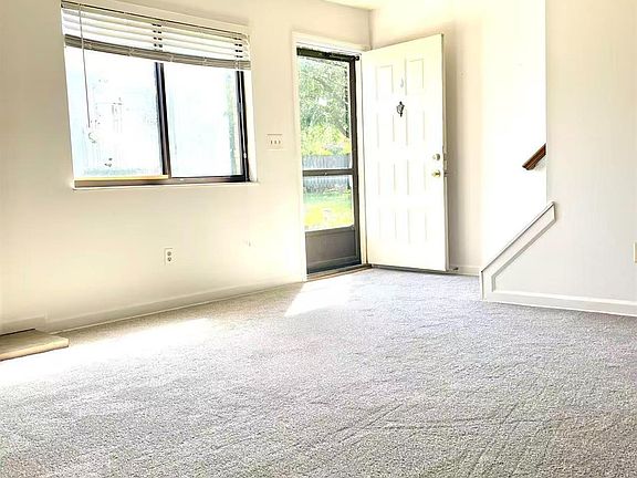 4th image of 3844 Mack Rd