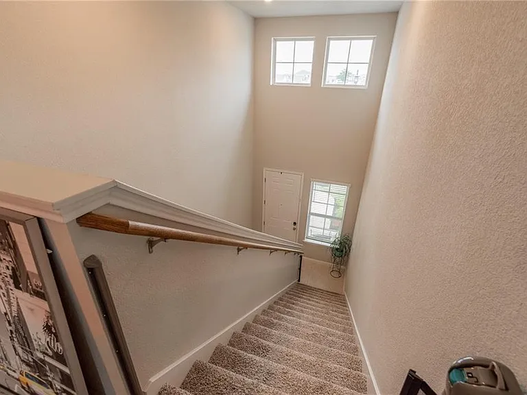 200 Canis St — Photo 27