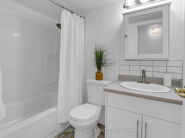 196 Scott St #208 — Photo 18