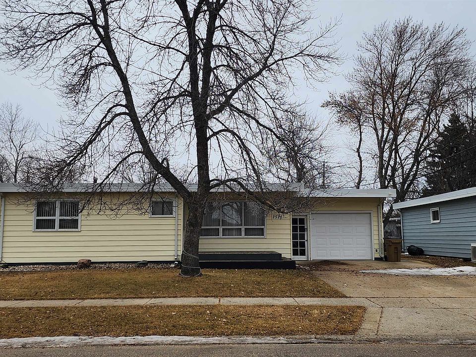 1st image of 2525 Skyline Dr