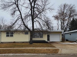2525 Skyline Dr, Minot, ND 58703