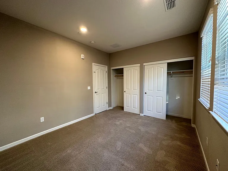 672 Barcelona Loop — Photo 10
