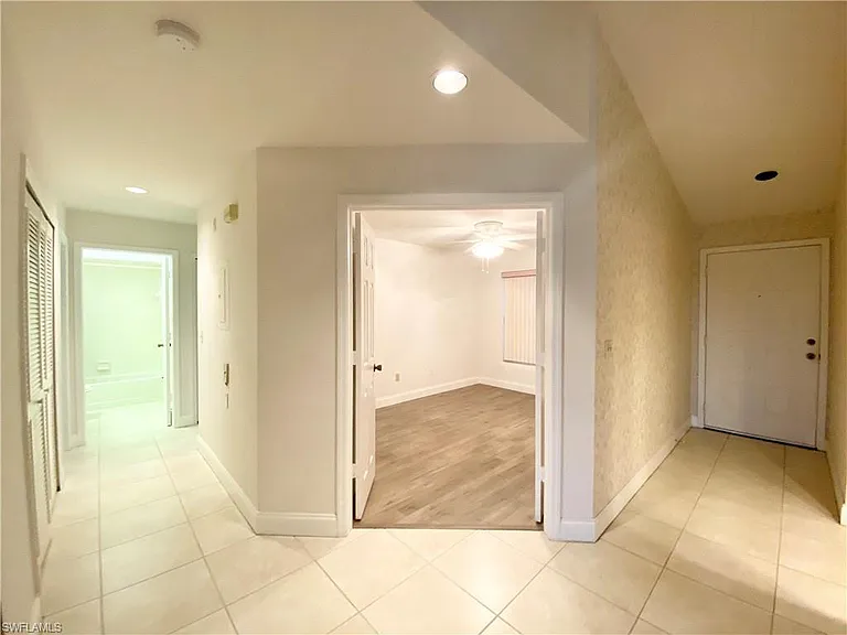 1427 SW 47th Ter #202 — Photo 3
